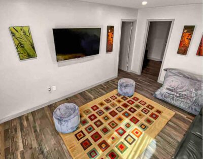 Serene & Modern | 5★ Location, ♛Queen Bed, Parking