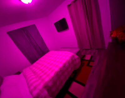 Serene & Modern | 5★ Location, ♛Queen Bed, Parking