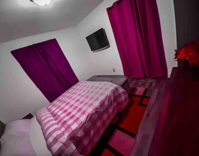 Serene & Modern | 5★ Location, ♛Queen Bed, Parking