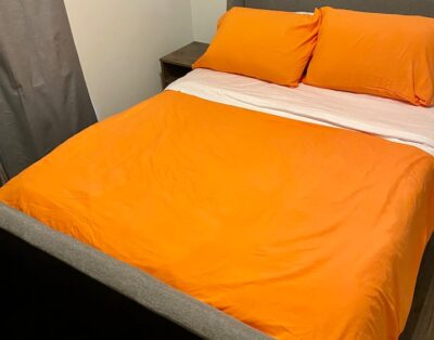 Serene & Modern | 5★ Location, ♛Queen Bed, Parking