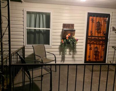 Serene & Modern | 5★ Location, ♛Queen Bed, Parking